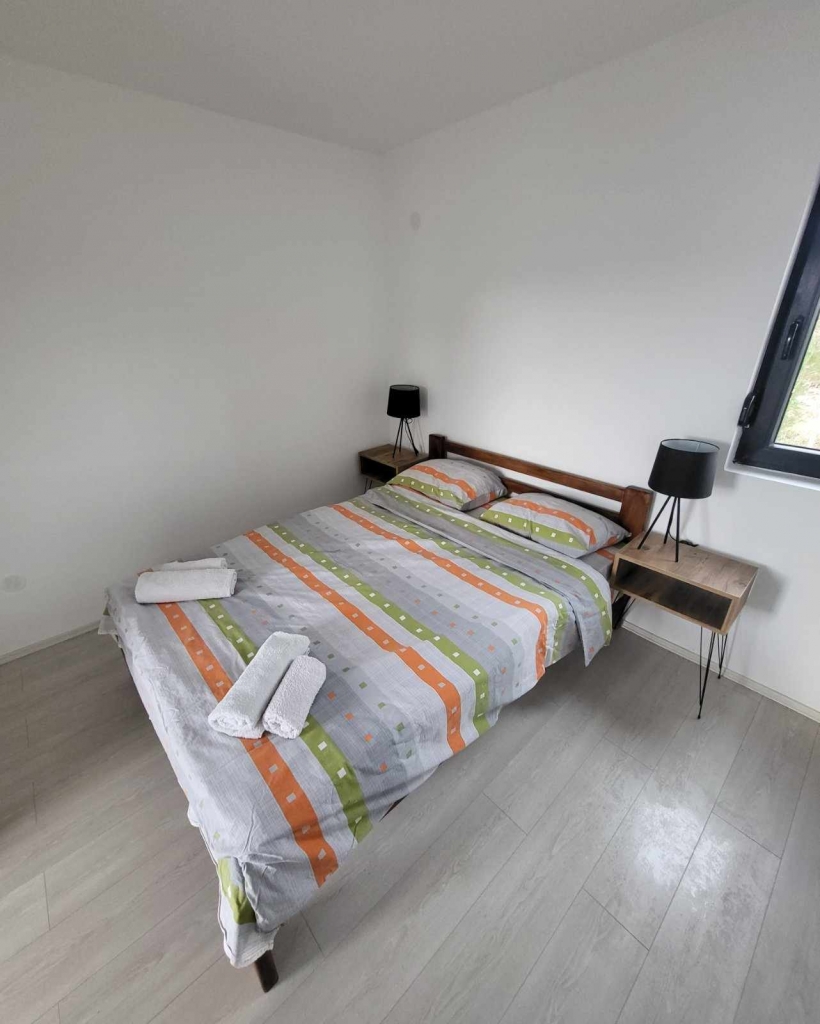 West Apartment 5