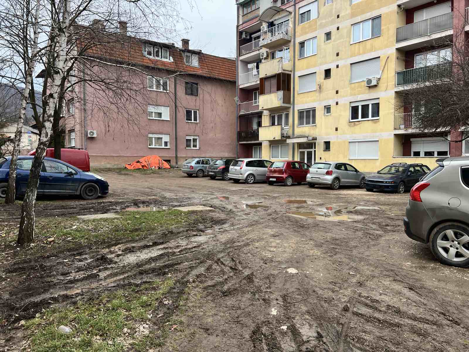 You are currently viewing Post, rupe i pećinske čarolije: Sokobanjski melanholični valcer između Beograda i Milušinca