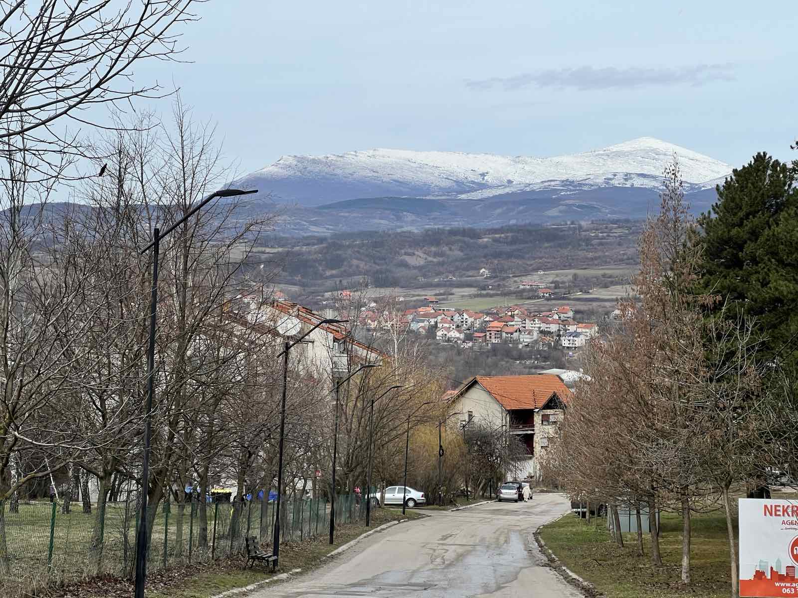 You are currently viewing Između fotelja od osamdeset hiljada i fasada koje vežbaju slobodan pad