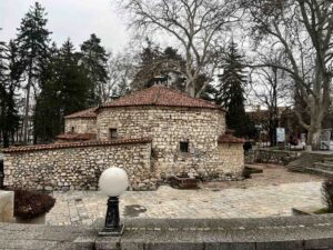 Read more about the article Sretenjska magla, vaskrsnuće digitalne gerile i bal pod sovama