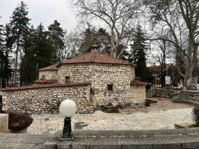 Sretenjska magla, vaskrsnuće digitalne gerile i bal pod sovama