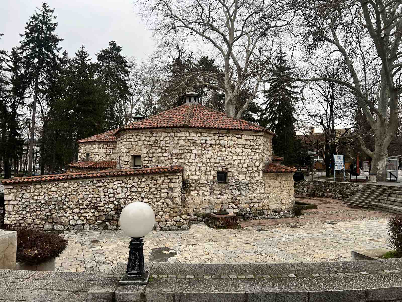 You are currently viewing Sretenjska magla, vaskrsnuće digitalne gerile i bal pod sovama